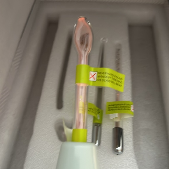 NuDerma Portable Handheld Skin Therapy Wand Machine w/Neon – Anti-Aging - Skin - Picture 8 of 12